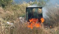 Brutalan vandalizam u srpskom selu: Nepoznati pojedinac zapalio pun kontejner smeća u Katićima