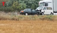 Sudar kombija i automobila u selu Vrelo