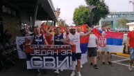 Iz kortea se ori "Luka Srbine": Navijači skandiraju Dončiću i nose zastavu sa moćnom porukom