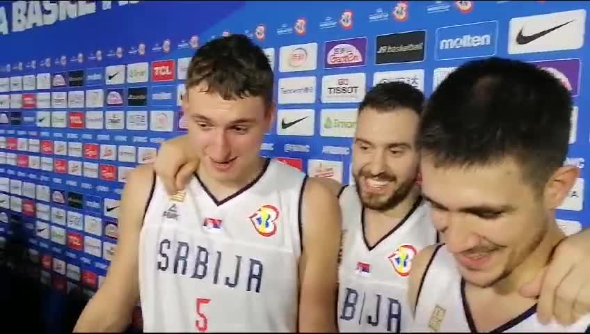 Ekipa zbijala šale, Vanja