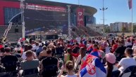 Ori se "Bože pravde" ispred Arene: Navijači pozdravili igrače i zapevali himnu