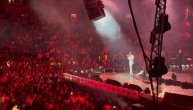 Svi u Areni ustali i pozdravili je velikim aplauzom: Aleksandra Prijović koncert završila u suzama