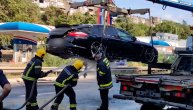 Pogledajte kako policija odnosi poršea koji je goreo na autoputu