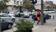 Snimci strašnog sudara u strogom centru Beograda: Tri vozila skroz polupana, delovi kola svuda okolo