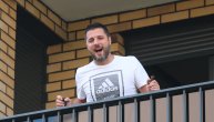 Marko Miljković izašao na terasu, i počeo da vrišti
