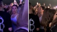 Ceca se opustila na koncertu, đuska i peva