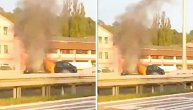 Gori auto na autoputu posle naplatne rampe, smer ka Beogradu