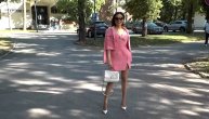 Ceca "pršti" u minjaku: Kompletić u roze nijasi i Šanel tašnica, cene prave sitnice!