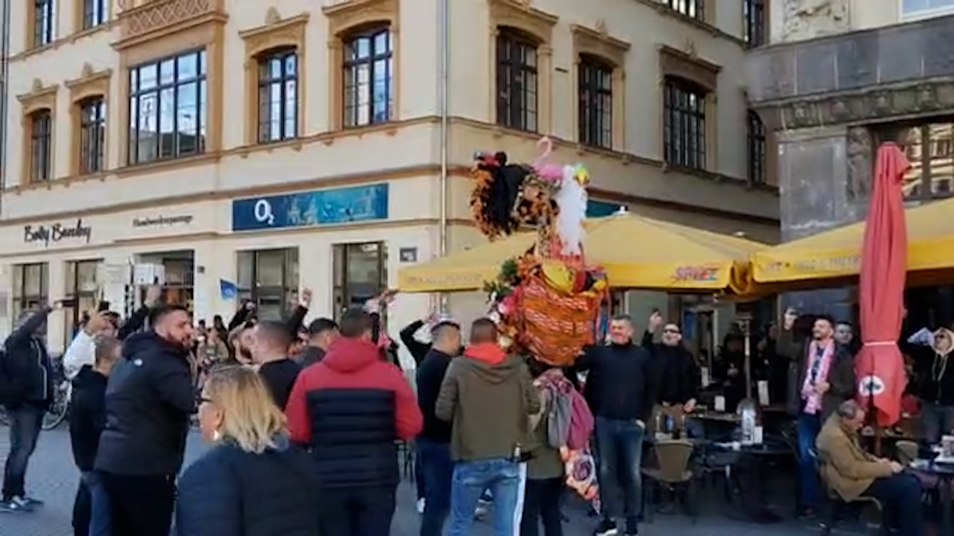 Delije Napravile Ludnicu U Centru Lajpciga - Telegraf.tv