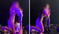 Prija na binu izvela devojčicu pa na kolenima zajedno zapevale, performans oduševio masu