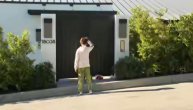 Fanovi se opraštaju od Metju Perija: Ostavljaju cveće ispred glumčeve kuće