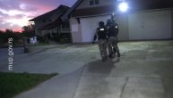 Policija upala u kuću u zoru, pa krenula da hapsi zbog krijumčarenja
