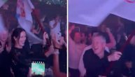 Ana Ivanović i Bastijan Švajnštajger mašu srpskom zastavom u beogradskom klubu