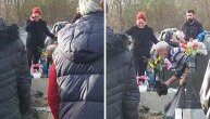 Slađana se uhvatila za glavu, jecaji odzvanjaju grobljem: Radašinova ćerka se slomila nad grobom
