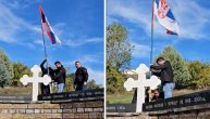 Na spomeniku ubijenim i kidnapovanim Srbima u Orahovcu postavljena trobojka