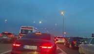 "Velika gužva na ulazu u Beograd:  "Ogromna kolona vozila ne miče se od Dobanovaca do Aerodroma"