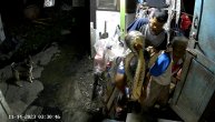 Hrabri čovek se rvao sa pitonom da spasi mačku koju je zmija zgrabila