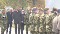 Vučić na vojnom aerodromu u Batajnici obilazi novonabavljeno naoružanje i opremu