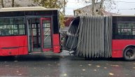 Pukla "harmonika": Prepolovio se gradski autobus kod Mašinskog fakulteta