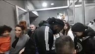 Navijači Partizana opkolili Lesora posle utakmice u Areni i napravili šou