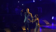 Kada su otpevali čuveni duet, krenuo je haos u Areni: On je prvi gost na Prijinom koncertu