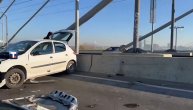 Ponovo sudar na mostu na Adi: Delovi automobila rasuti svuda po asfaltu