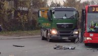 Povređeno šestoro putnika: Sudar kamiona i autobusa u Nišu