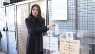 Vujović glasala na izbornom mestu u opštini Savski Venac: Obavila svoju građansku dužnost!