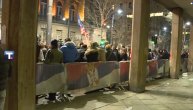 Pristalice SPN ponovo ispred RIK-a: Blokiran saobraćaj u Kralja Milana