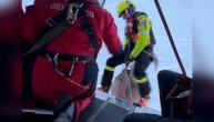 Ovce ostale zarobljene u snegu: Neverovatni snimak akcije spasavanja helikopterom
