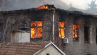 "Jaoj meni, šta ćemo da radimo": Vatra guta sve pred sobom, ljudi izašli na krov