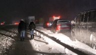 Ledeni prizori iz evropske zemlje: Vozila zaglavljena u snegu bez hrane i vode na -40 stepeni