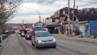 Ovako su Srbi jutros sekli badnjake na centralnom Kosovu: Uz trobojku i osmeh