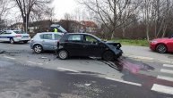Prvi snimci teške sobraćajke na Bežaniji: Automobili zgužvani, srča svuda po putu