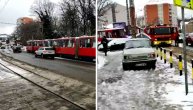 Pored snega i poledice, stao tramvaj u Ustaničkoj: Na licu mesta vatrogasci i policija