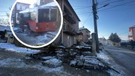 Krš i lom u Ritopeku nakon što je autobus uleteo u dvorište kuće