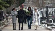 Pevačica vidno utučena došla na groblje: Ceca stigla na pomen sa Anastasijom i Lidijom