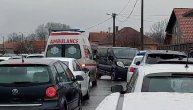 Hitna pomoć ušla u dvorište u kome se okupila Andrijanina porodica