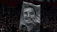 Navijači su razvili transparent na kojem je lik Dejana Milojevića: Skandirali njegovo ime