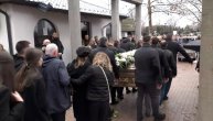 Iz kapele iznet kovčeg Dejana Milojevića: Porodica u suzama