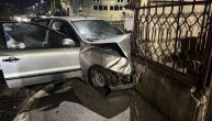 Sudarila se dva vozila, prednji deo automobila potpuno smrskan