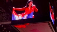 Arenom se ori hit "Plači zemljo", a Dragana Mirković ogrnula srpsku zastavu!