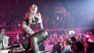 Pogledajte kakvo iznenađenje su joj priredili: Prija u providnom kombinezonu otvorila koncert