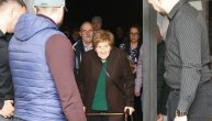 Nikad srećnija, najavila da će zaigrati kolo: Slobina majka stigla na slavlje