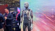 Budućnost je tu: Robot Ameca se rasteže, uživa u muzici i igra