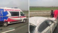 Užas na auto-putu Miloš Veliki: Vozilo smrskano, ljudima se pruža pomoć na licu mesta