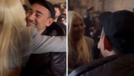 O ovom muškarcu priča ceo svet, a sinoć je u Parizu grlio Karleušu!