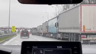 Kilometarska kolona kamiona na Batrovcima
