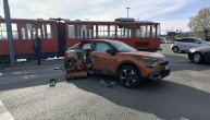 Tramvaj se zakucao u ganc nov automobil na Novom Beogradu: Snimak sa lica mesta