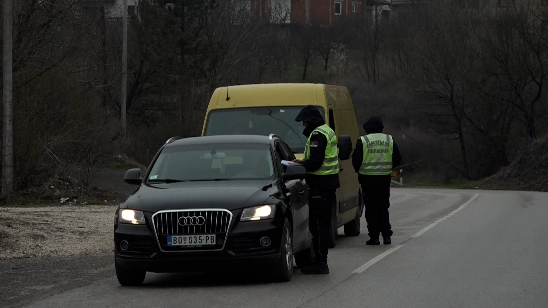 Policija češlja Sva Vozila, Steže Se Krug: Niko Ne Može U Banjsko Polje ...